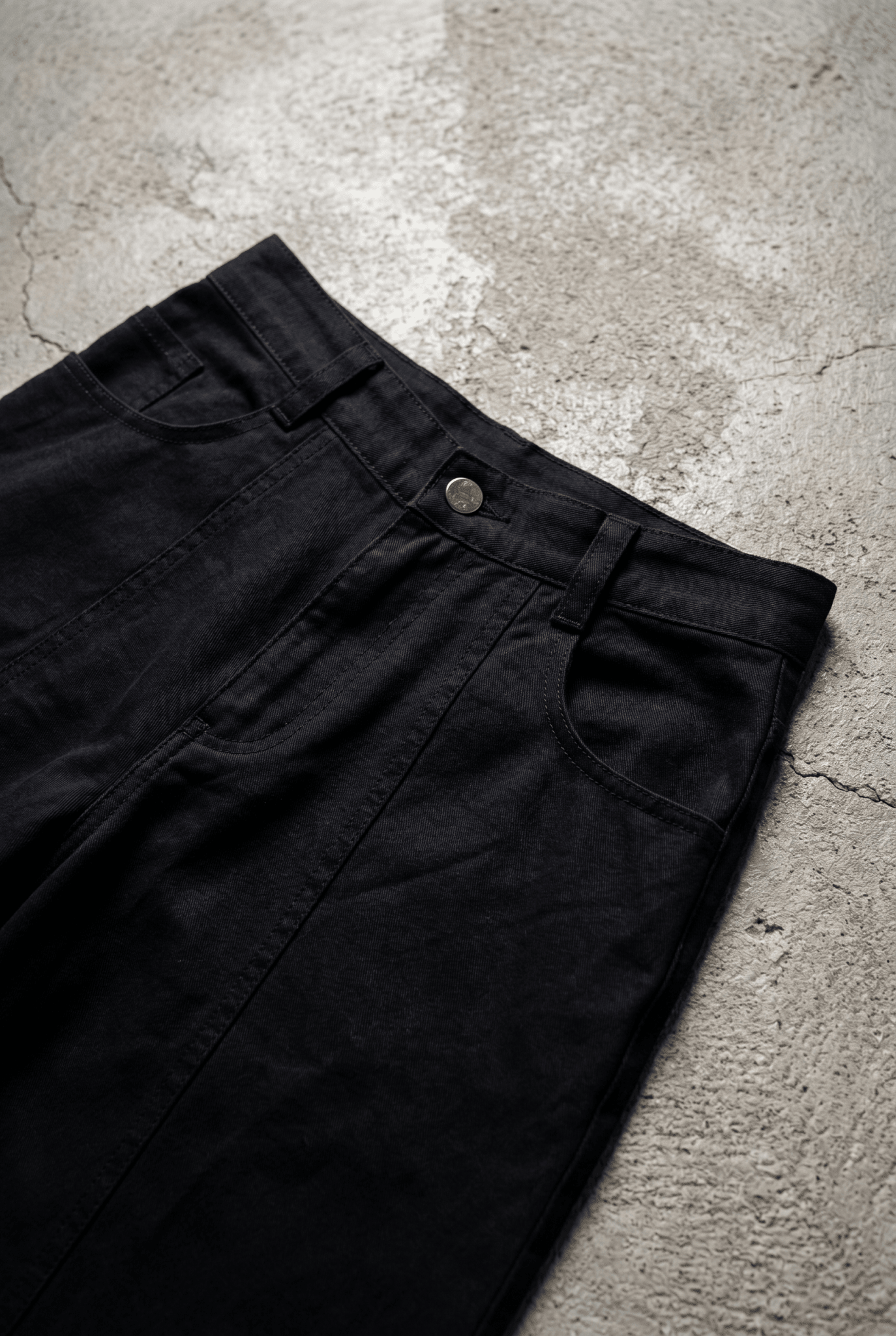 Black Arc Barrel Pants - BEEGLEE