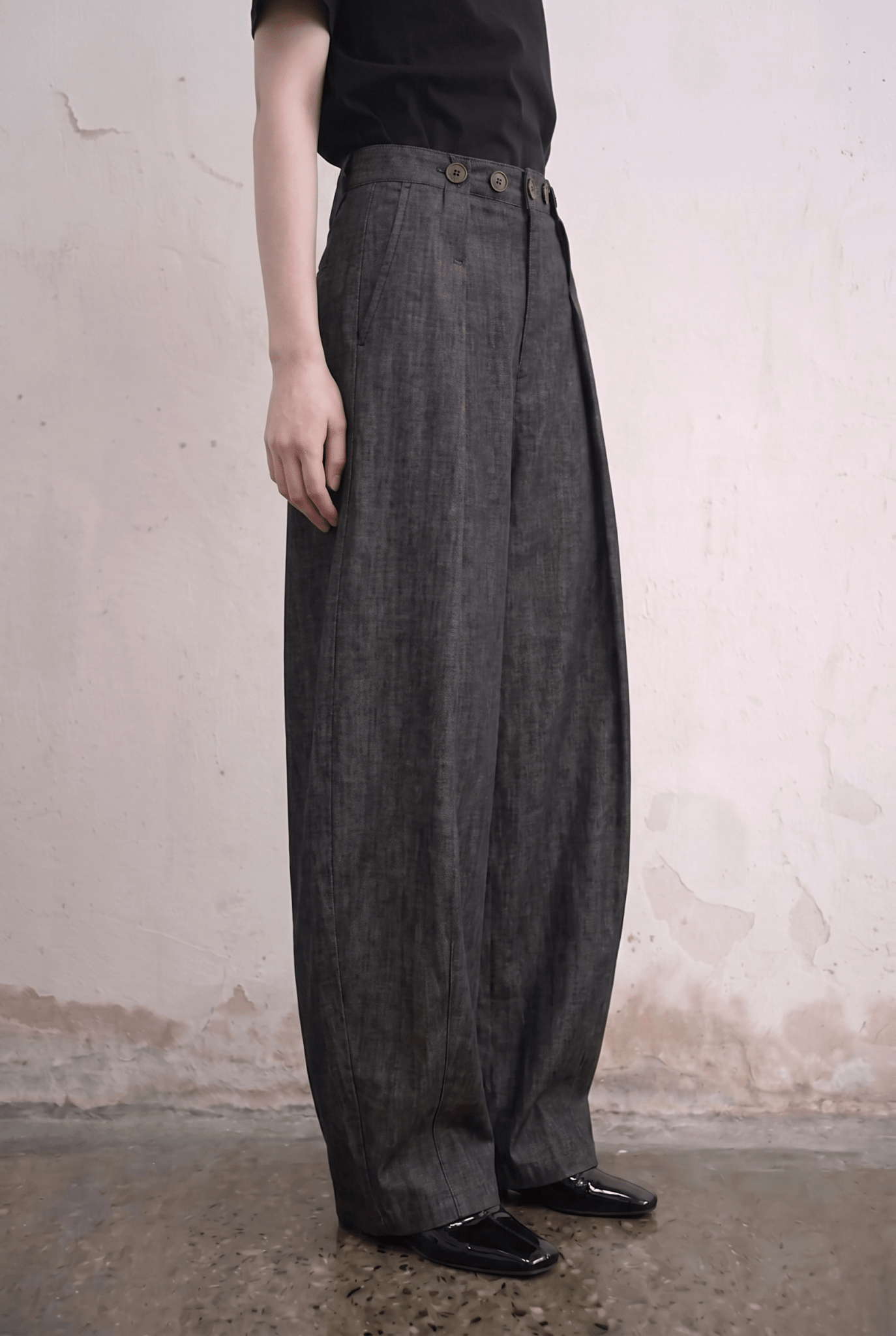 Black Buttoned-Up Jeans - BEEGLEE