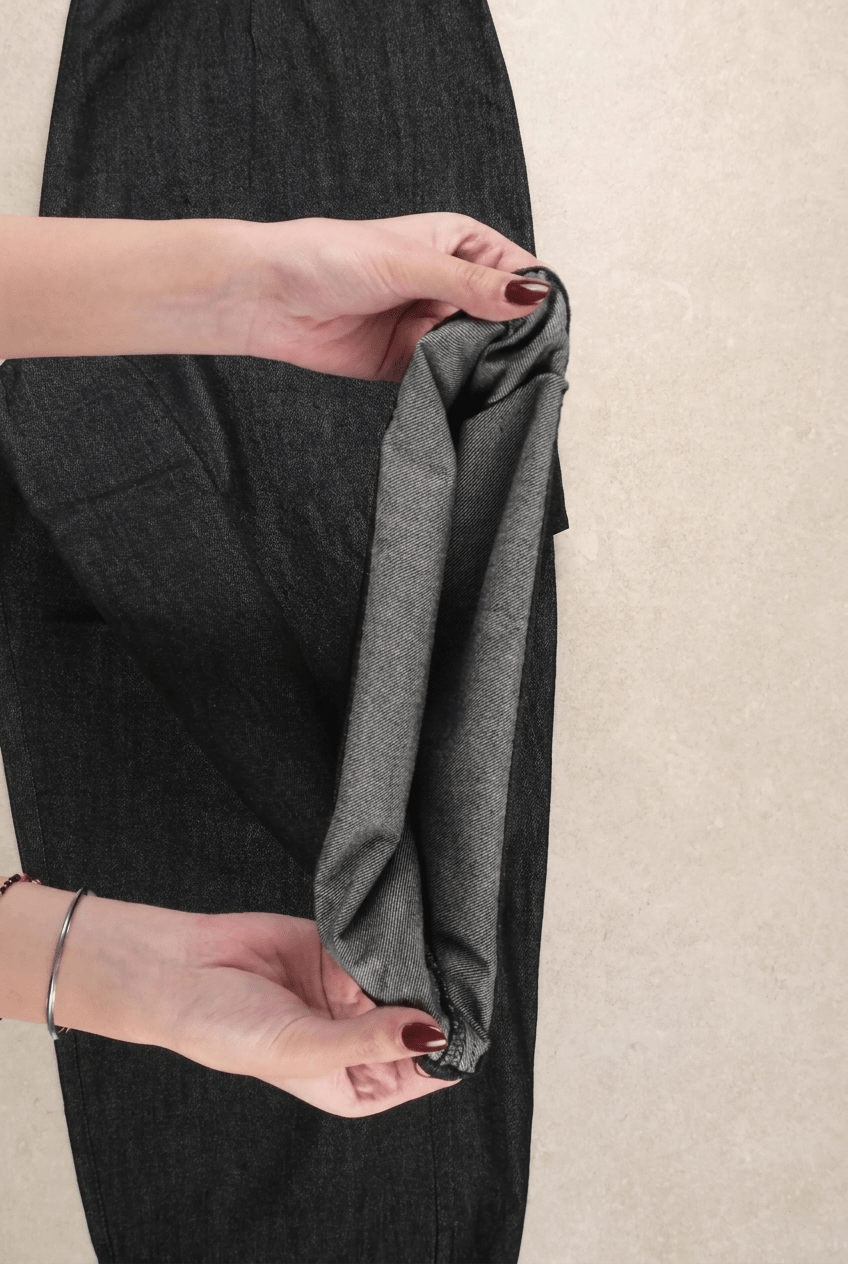 Black Buttoned-Up Jeans - BEEGLEE