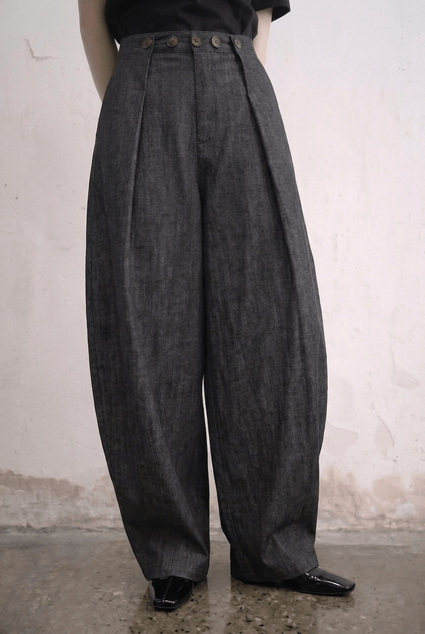 Black Buttoned-Up Jeans - BEEGLEE