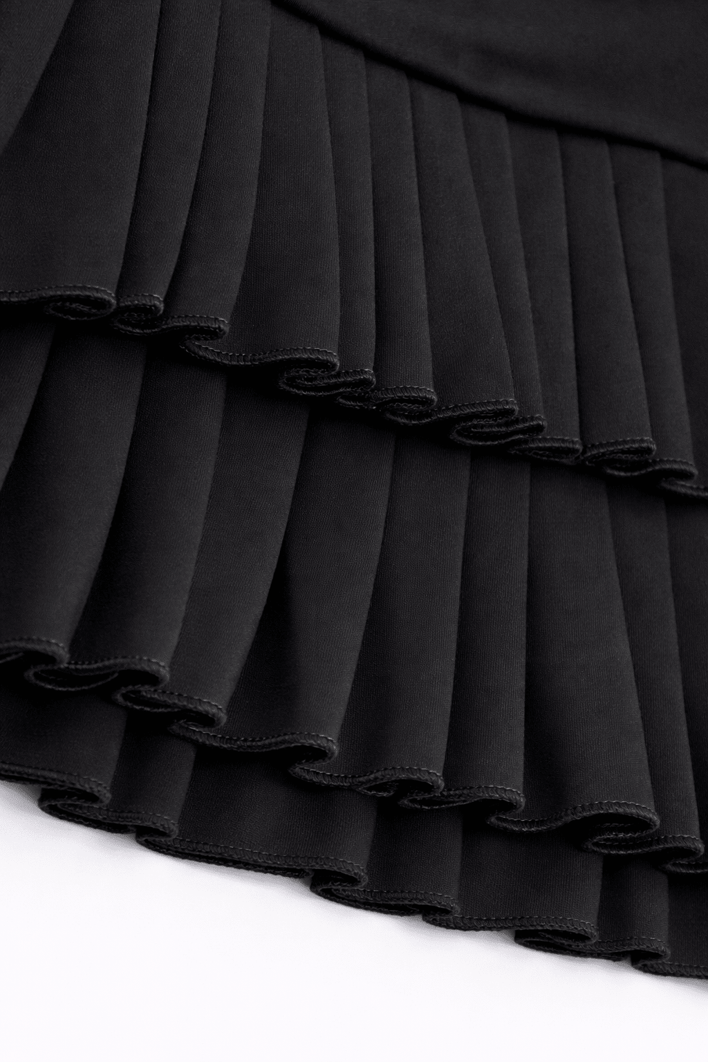 Black Chilling Mini Skirt - BEEGLEE
