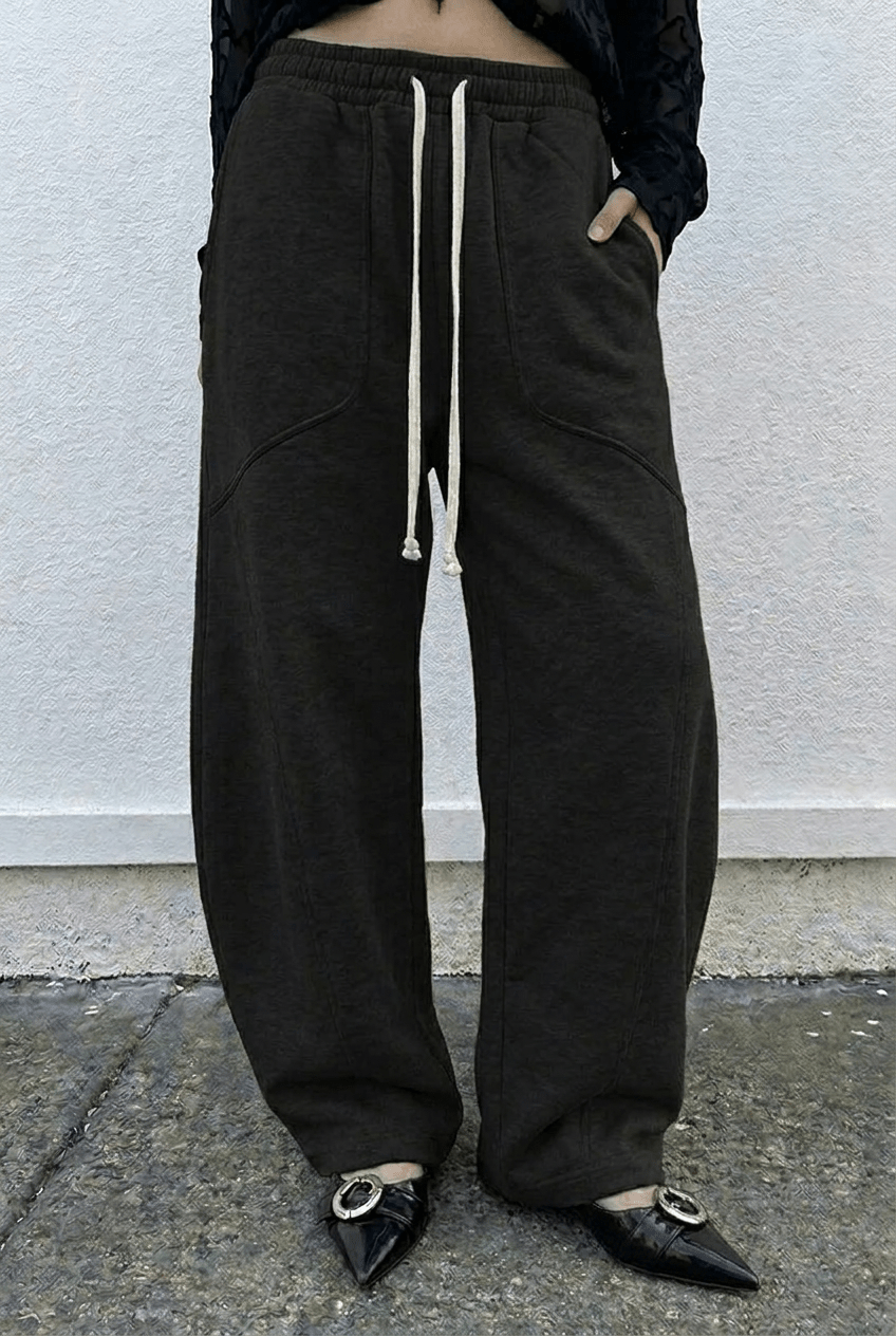Black Curved Barrel Sweatpants - BEEGLEE
