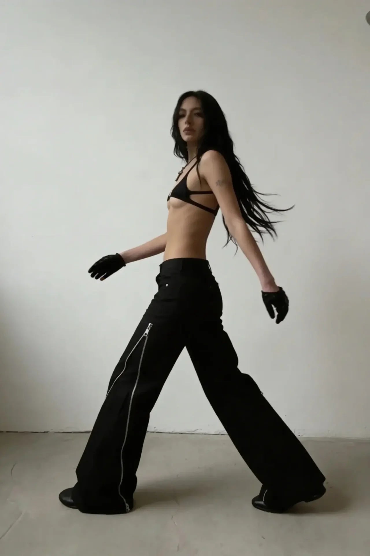 Black Edge Zip Pants - BEEGLEE