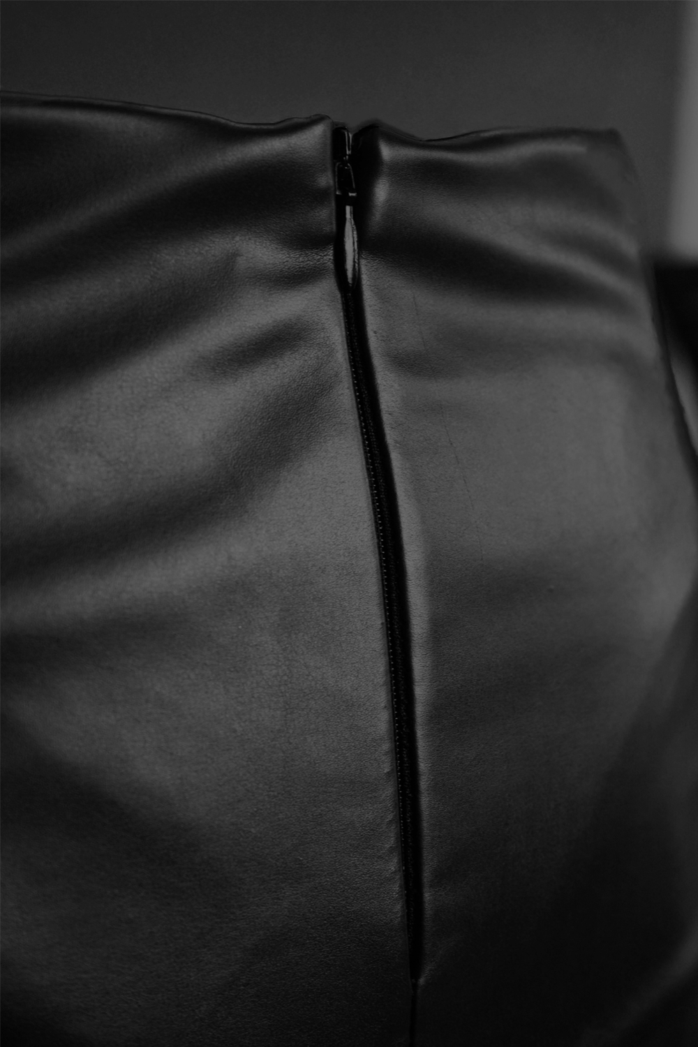 Black mini leather skirt - BEEGLEE