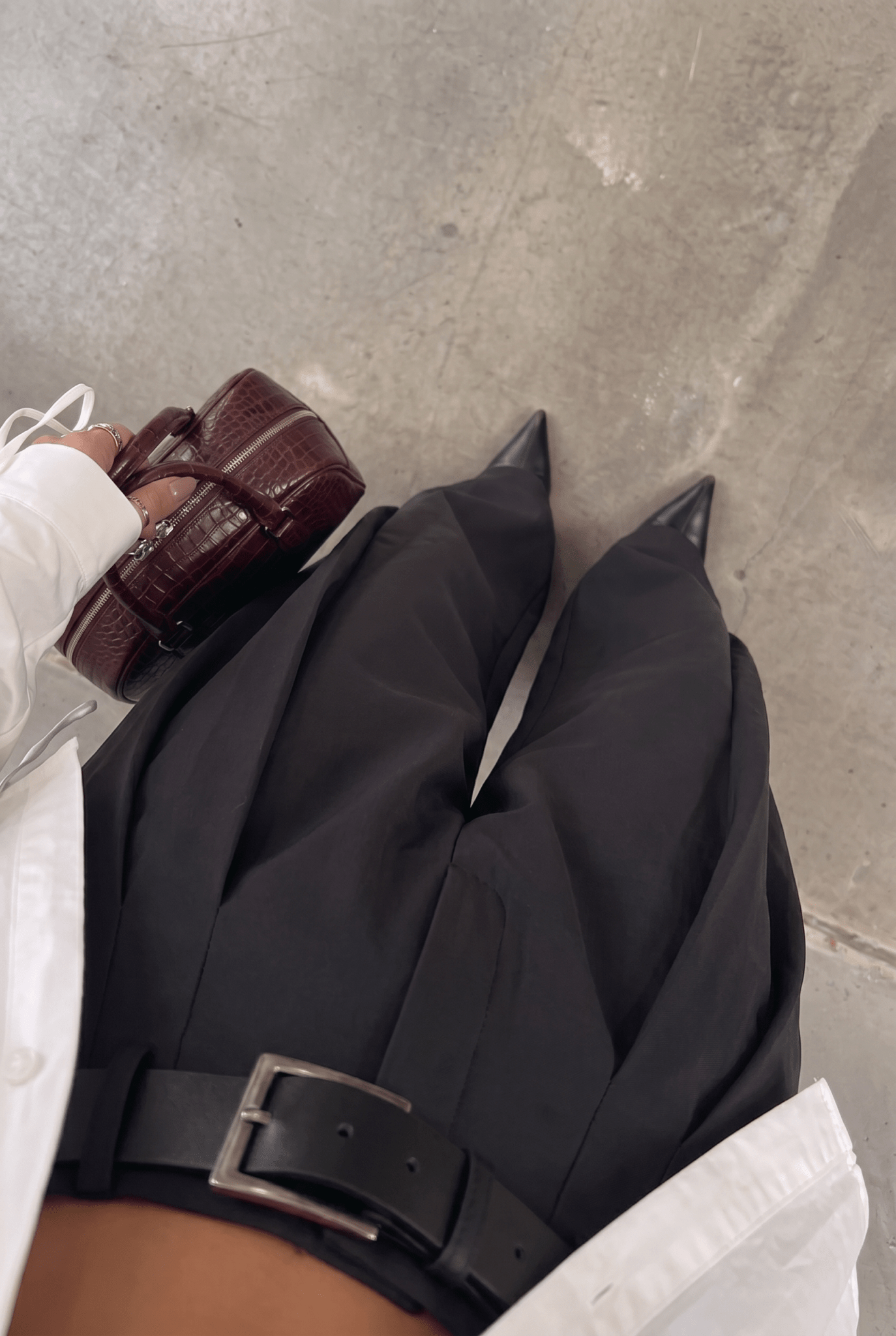 Black Pleat - Front Trousers - BEEGLEE