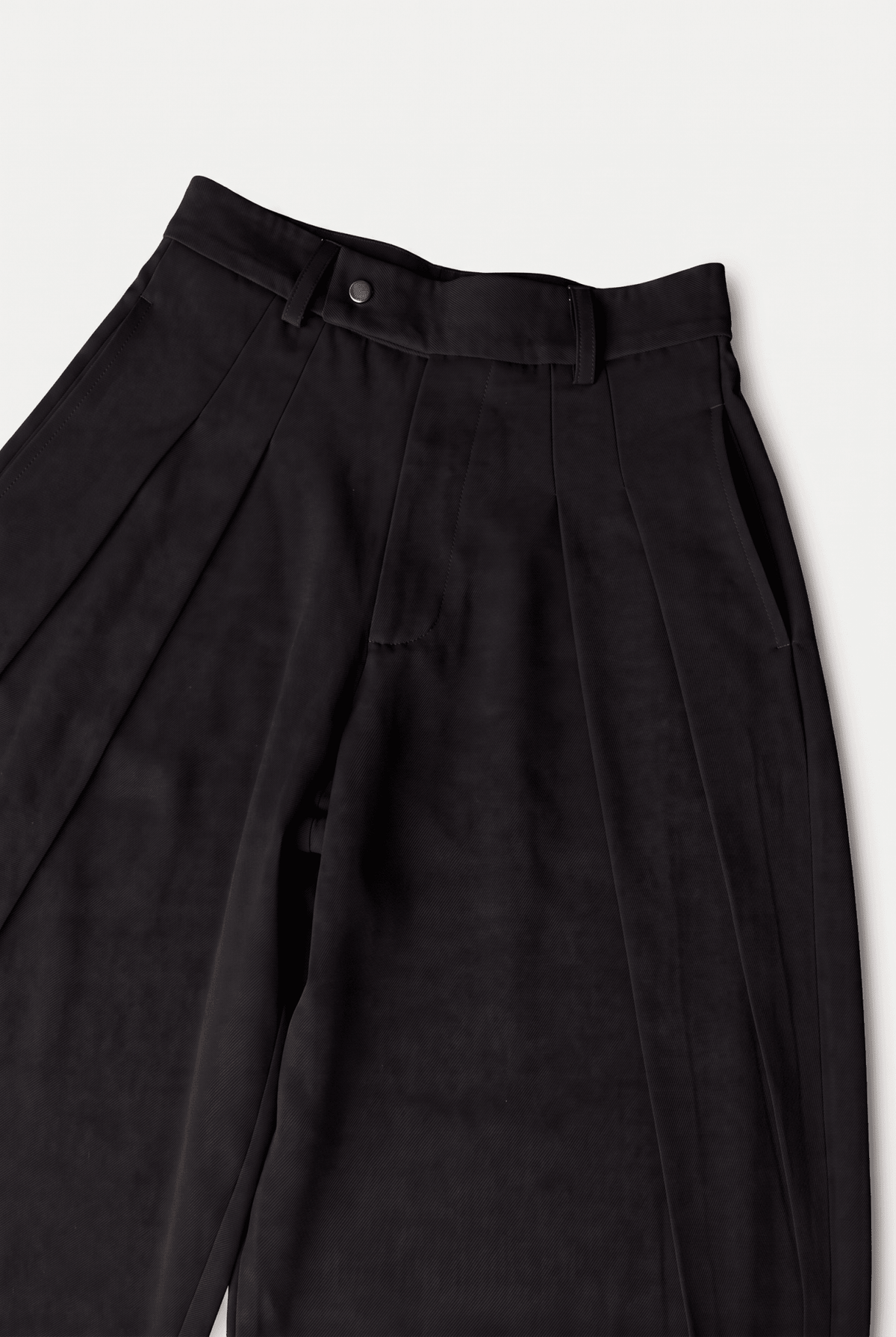 Black Pleat-Front Trousers - BEEGLEE