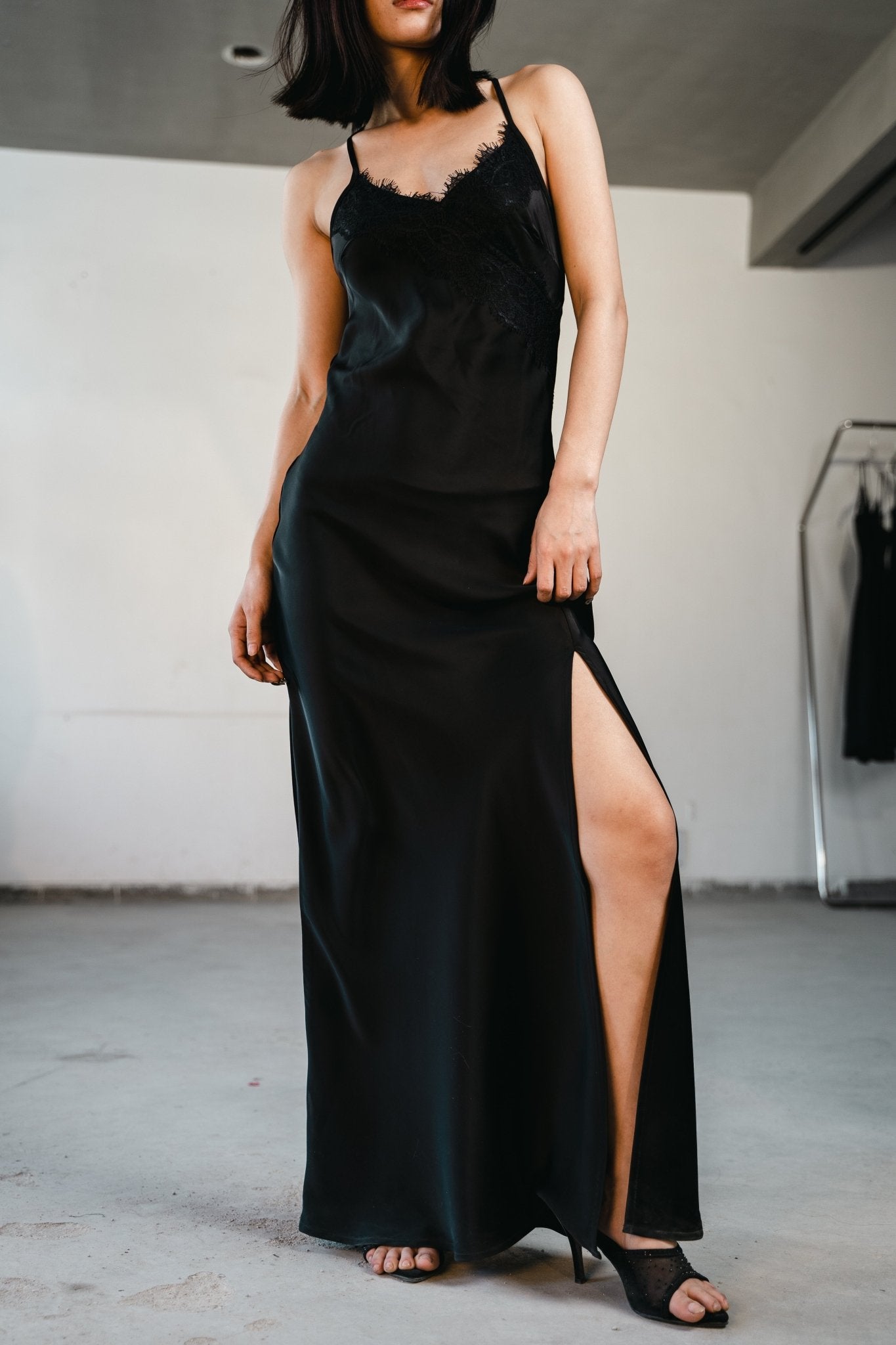 Woman wearing a black maxi dress – elegant evening wear for women from Beeglee