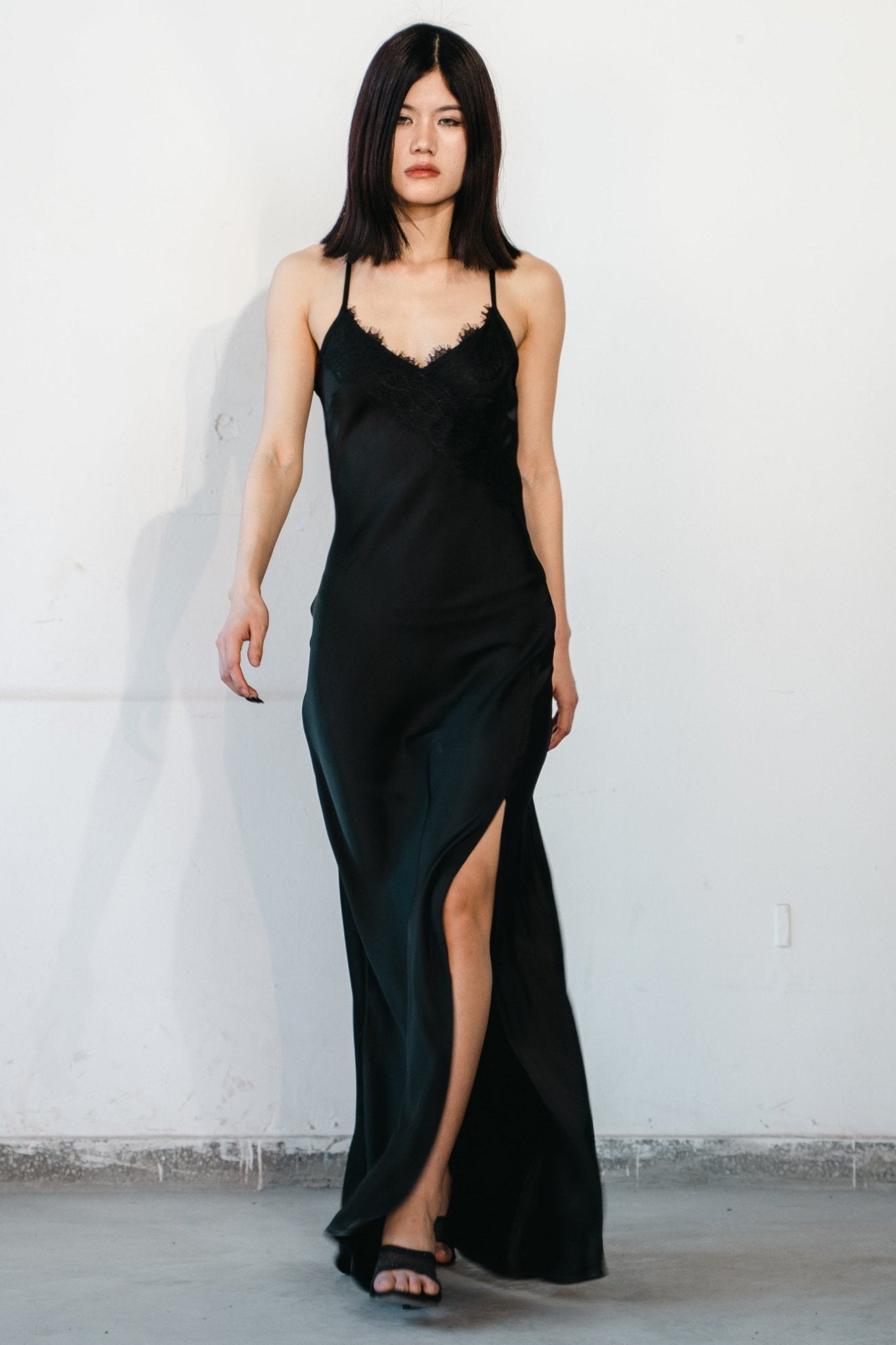 Woman wearing a black maxi dress – elegant evening wear for women from Beeglee