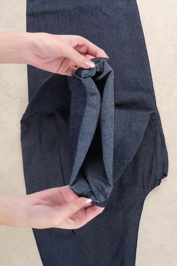 Blue Buttoned-Up Jeans - BEEGLEE