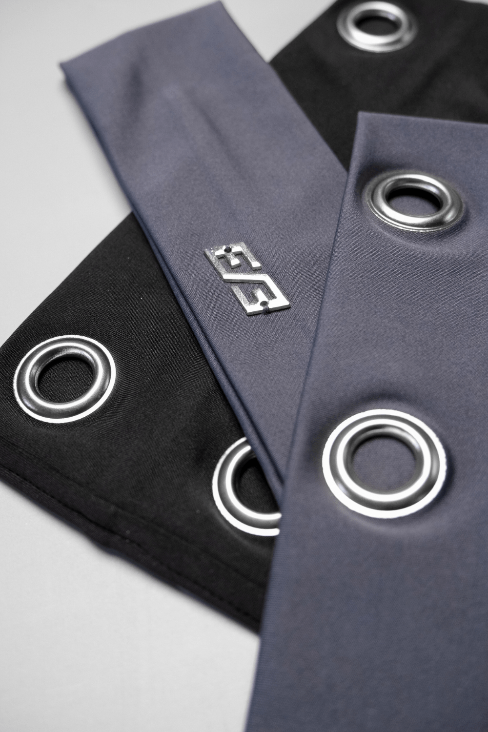 Grey Chrome Kiss Band - BEEGLEE