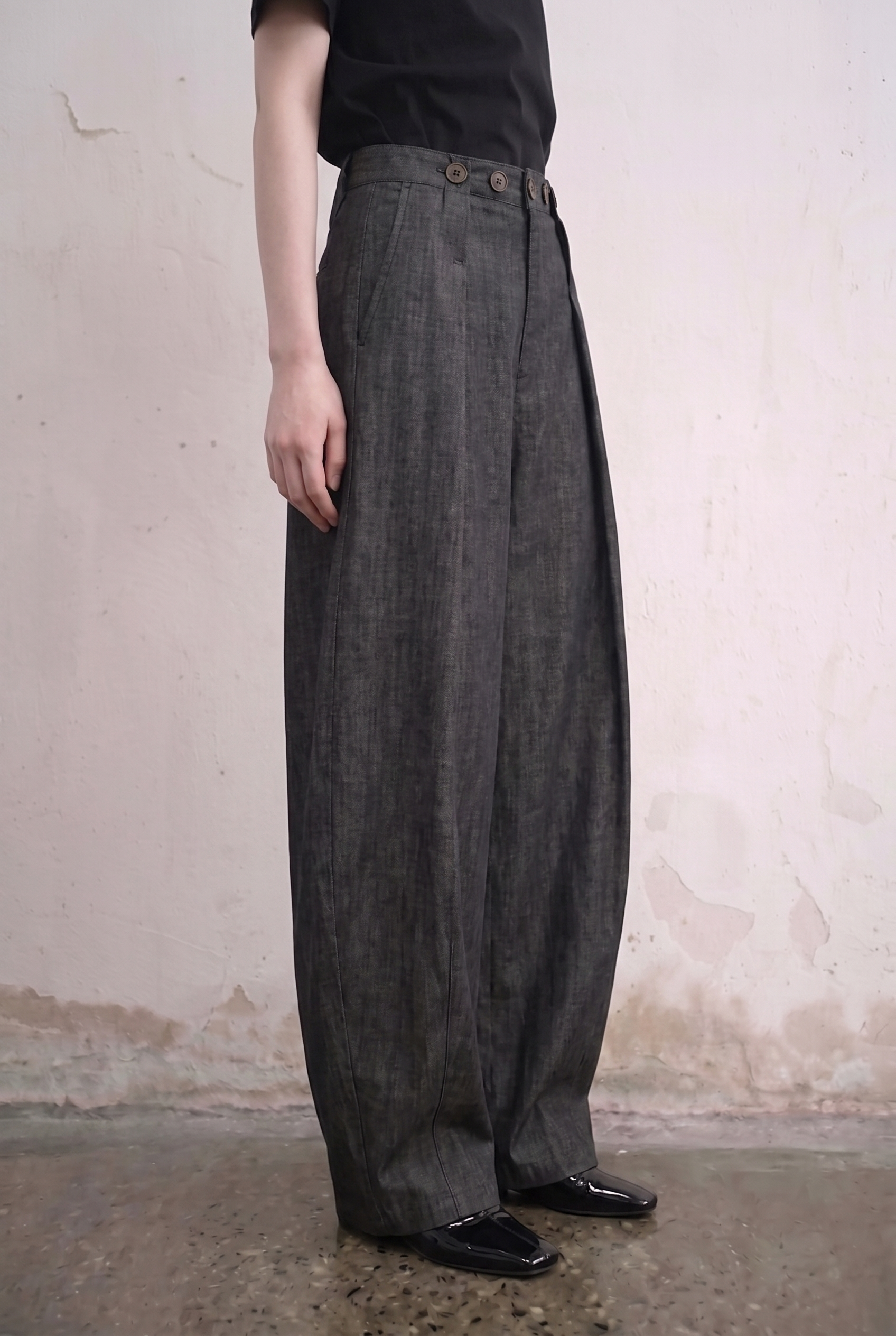 Black Buttoned-Up Jeans