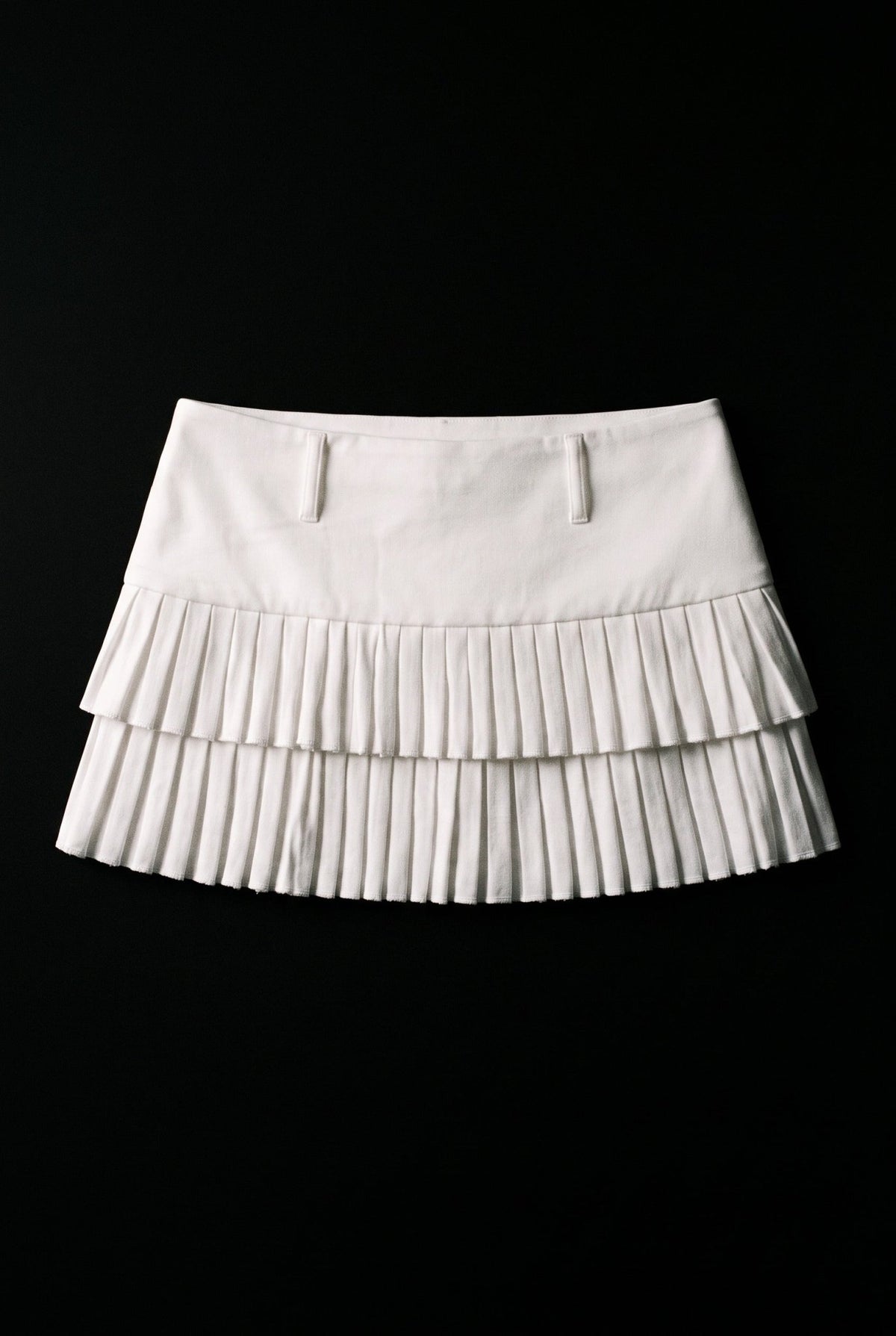 White Chilling Mini Skirt - BEEGLEE