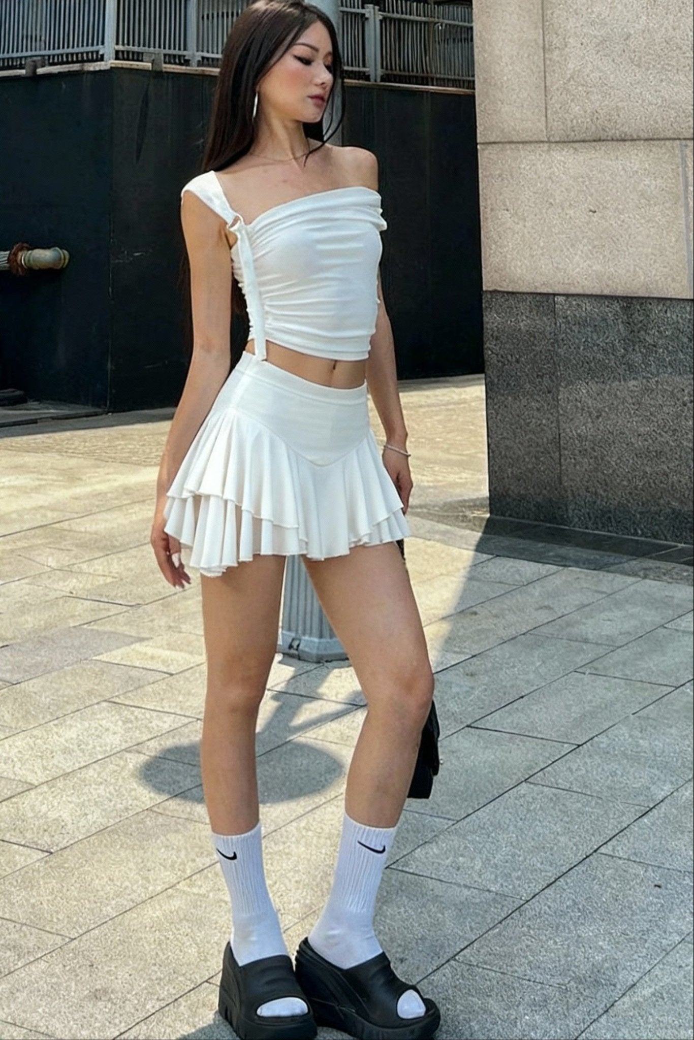 White V shape ruffle skort - BEEGLEE
