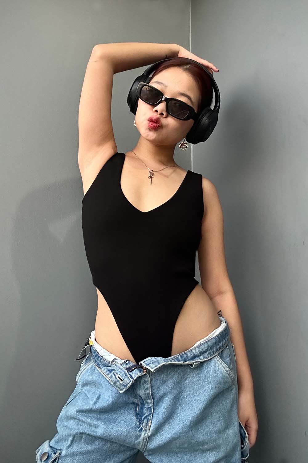 Black Plunging V Bodysuit - BEEGLEE