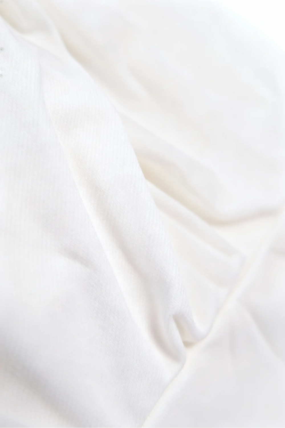 White V shape ruffle skort