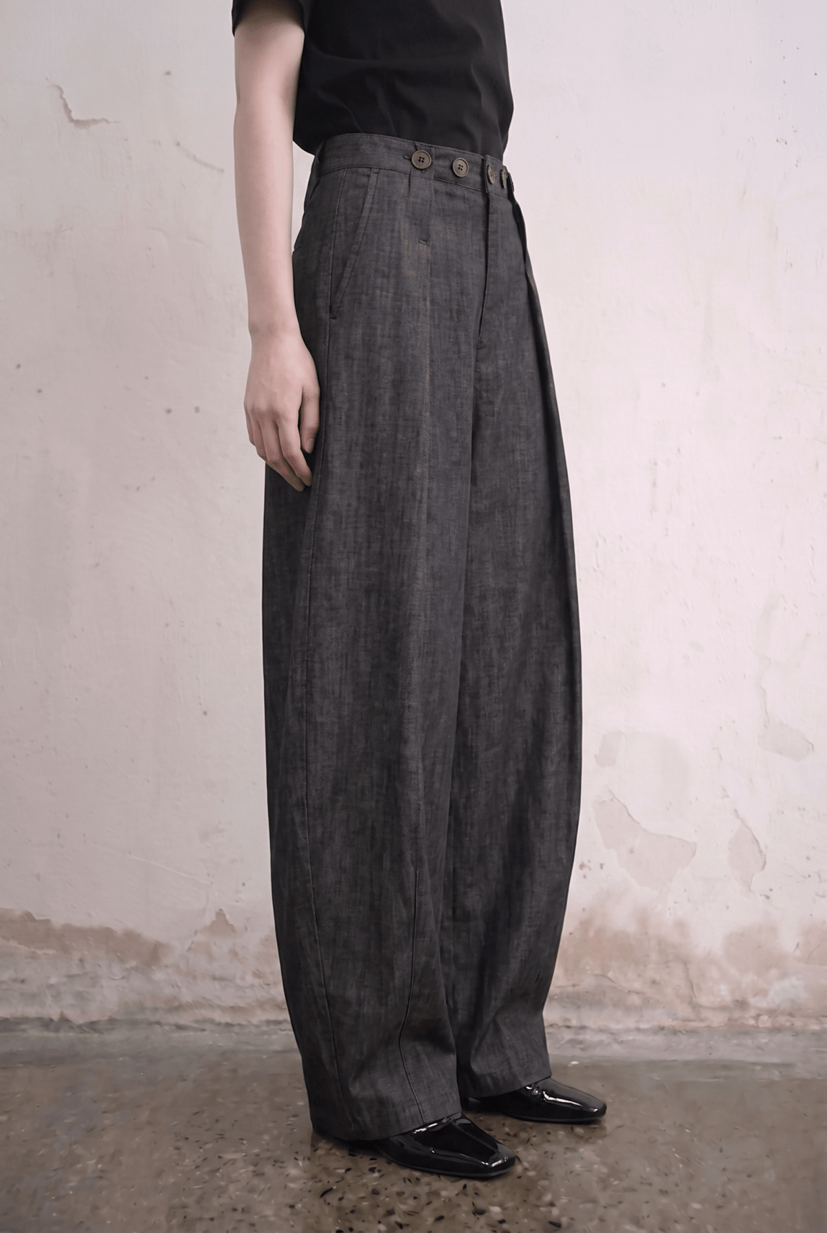 Black Buttoned-Up Jeans - BEEGLEE