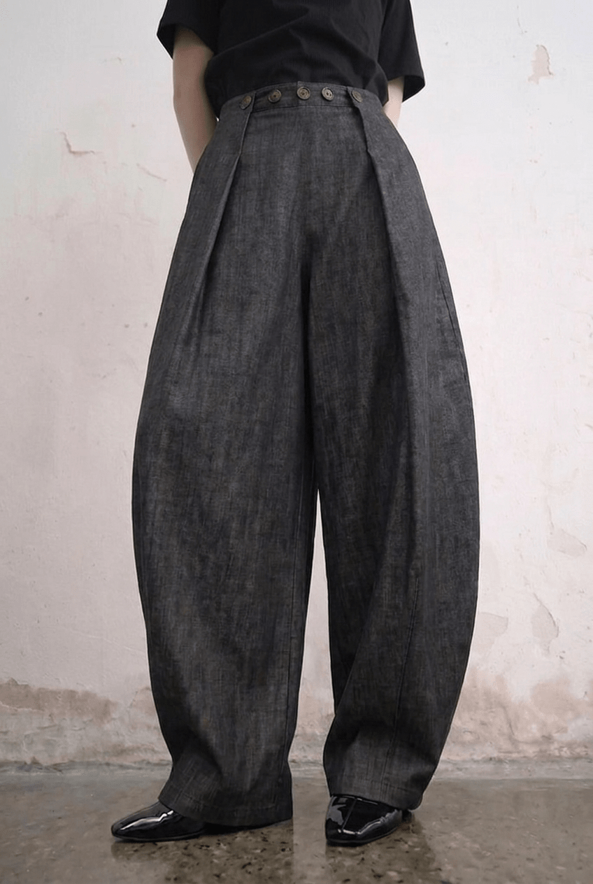 Black Buttoned-Up Jeans - BEEGLEE