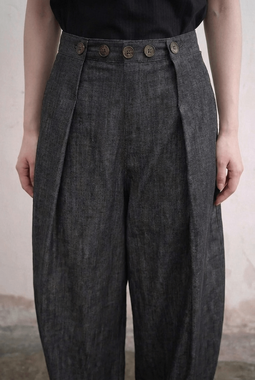 Black Buttoned-Up Jeans - BEEGLEE