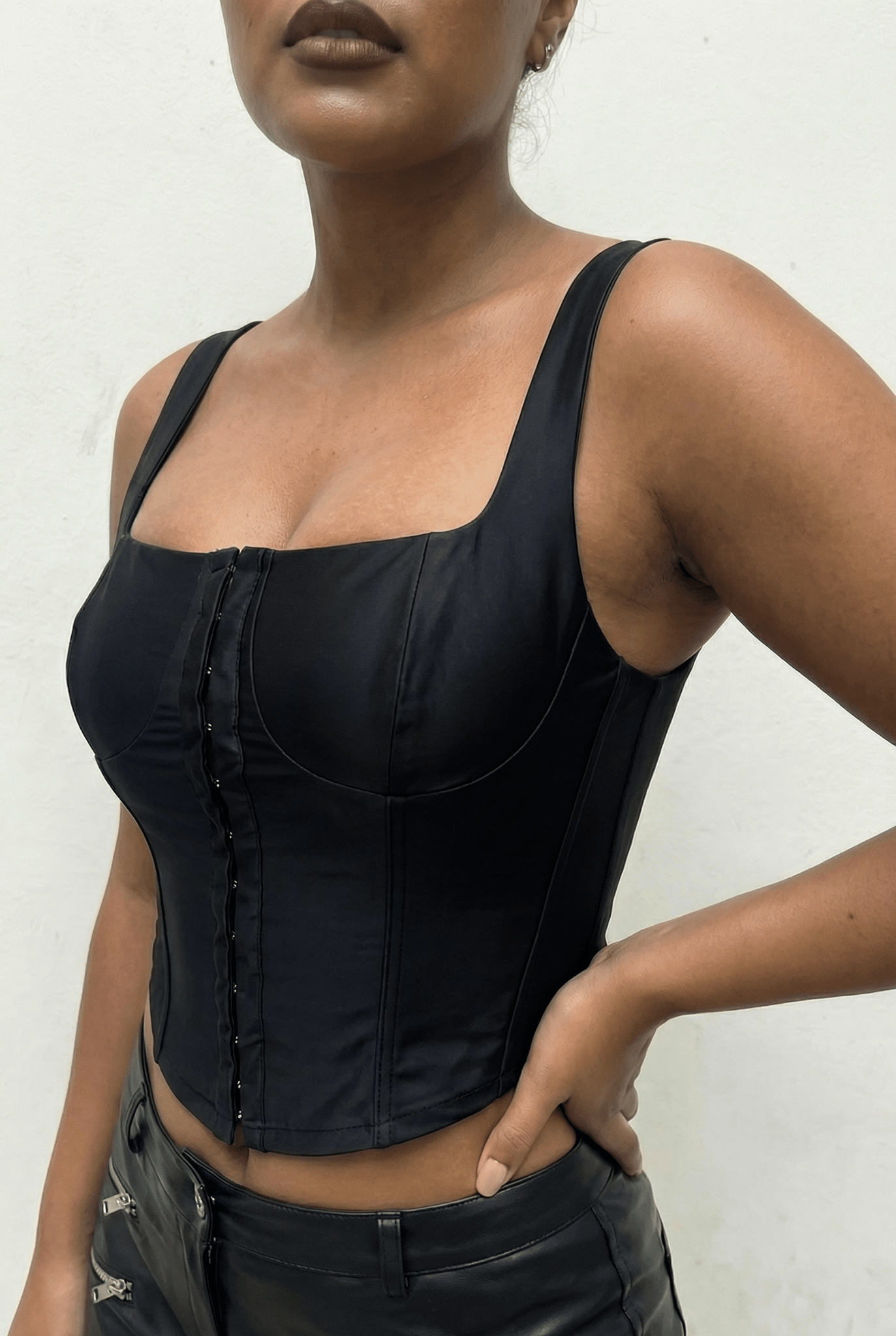 Black Click - In Top - BEEGLEE