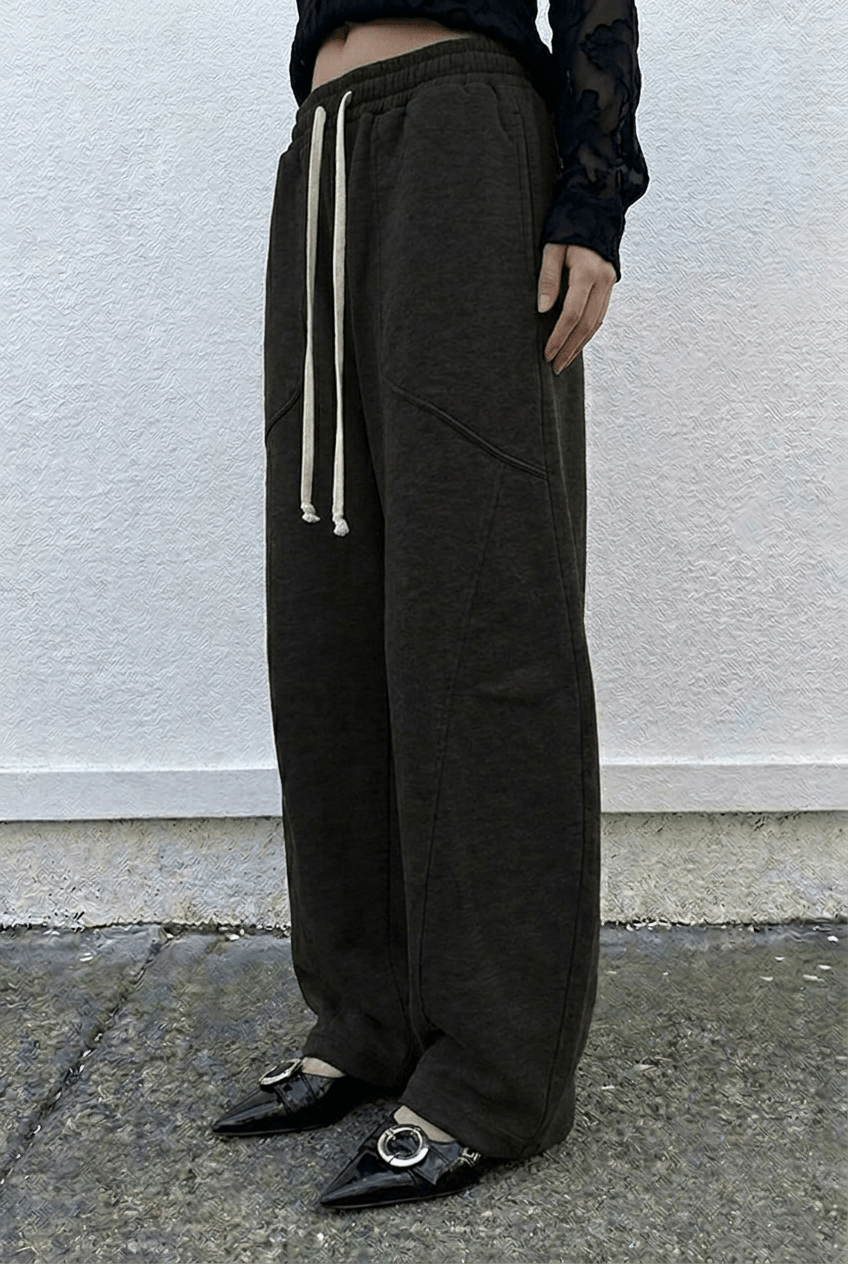 Black Curved Barrel Sweatpants - BEEGLEE