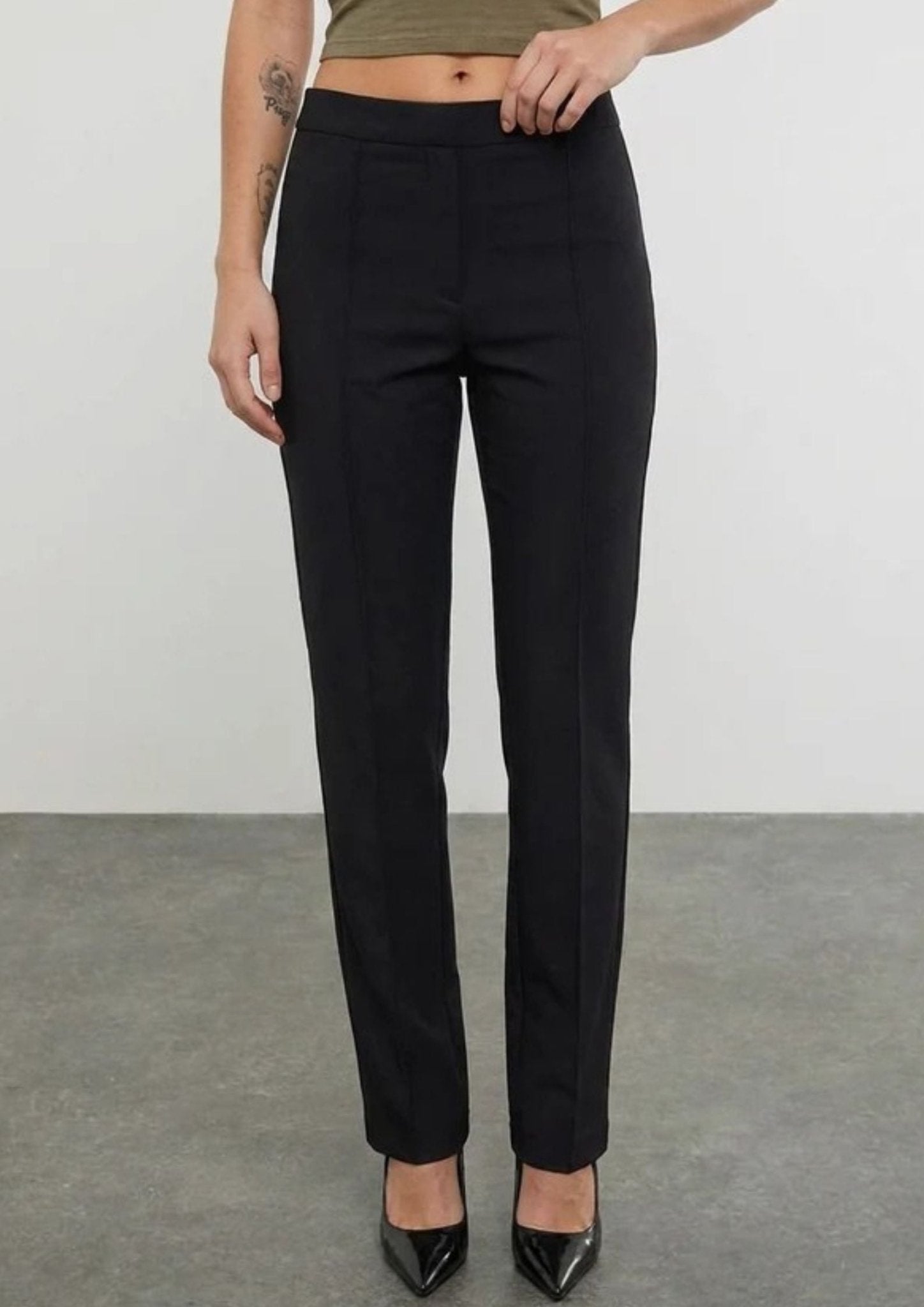 Black High Rise Tapered Pants - BEEGLEE