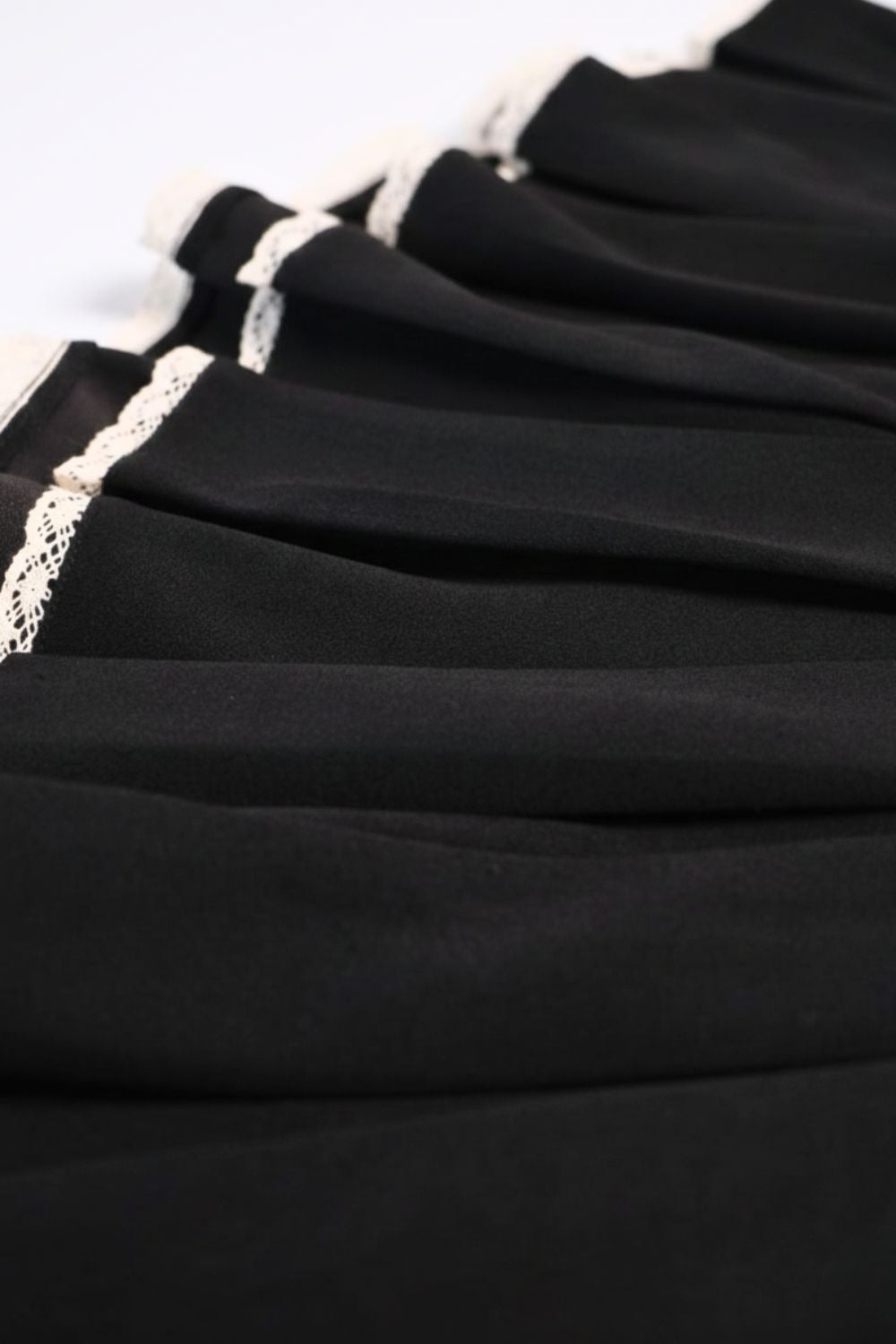 Black Lace Peek Mini skort - BEEGLEE