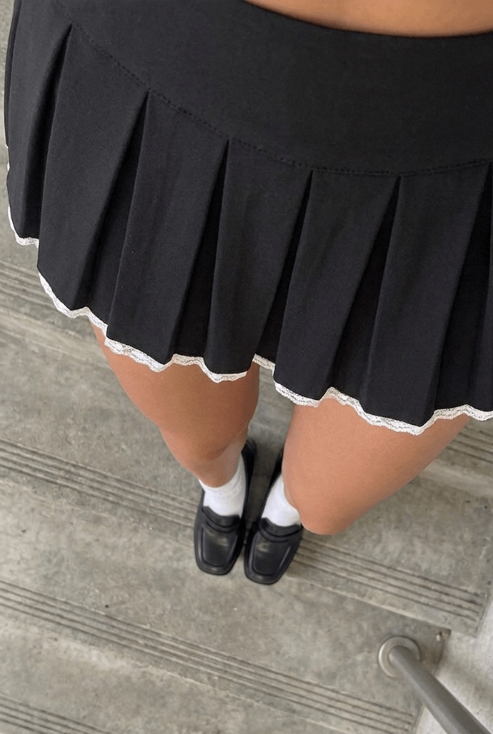Black Lace Peek Skort - BEEGLEE