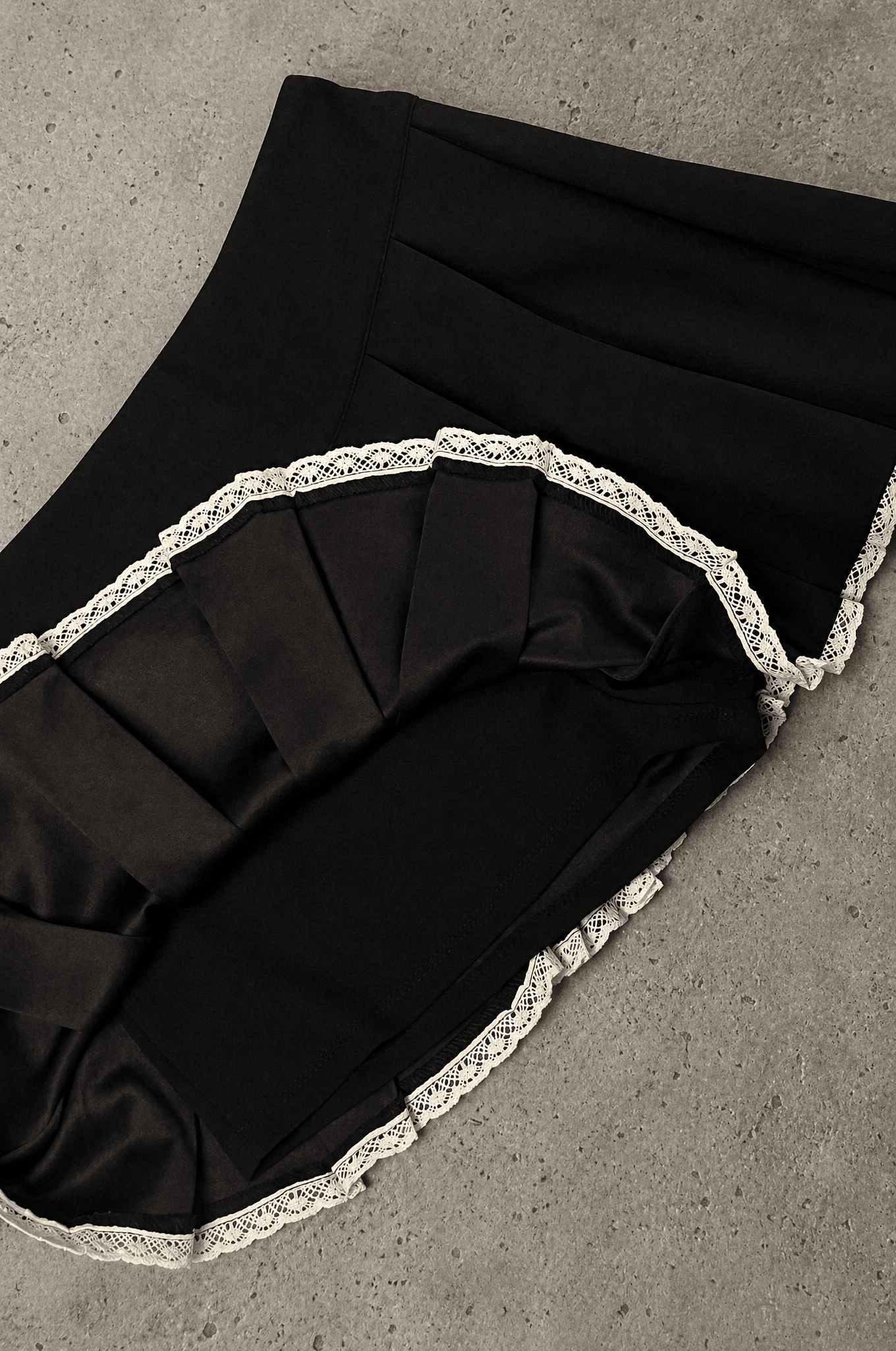 Black Lace Peek Skort - BEEGLEE