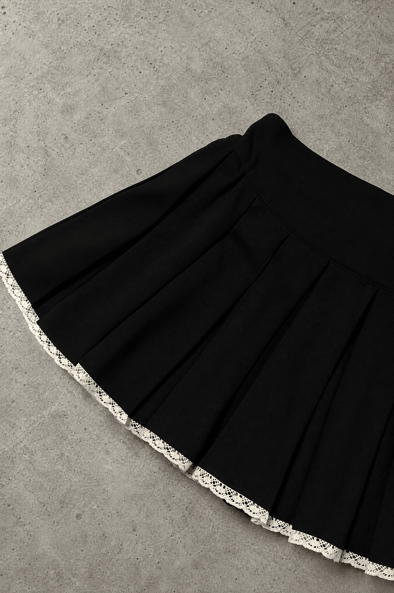Black Lace Peek Skort - BEEGLEE