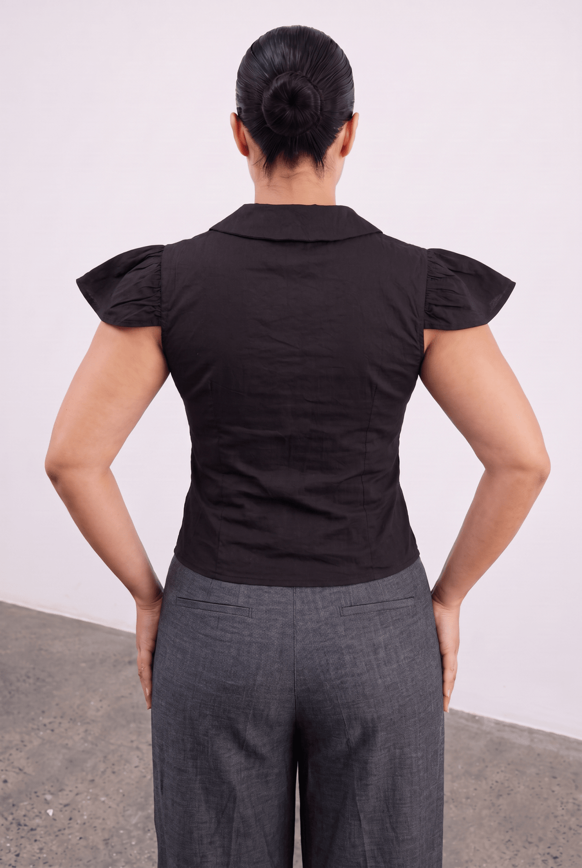 Black Lana Keyhole Top - BEEGLEE