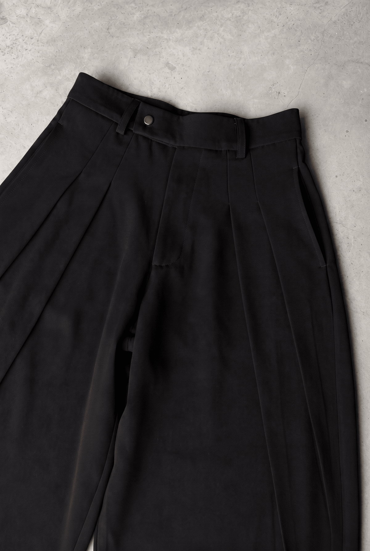 Black Pleat-Front Trousers - BEEGLEE