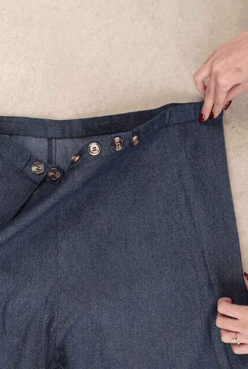 Blue Buttoned-Up Jeans - BEEGLEE