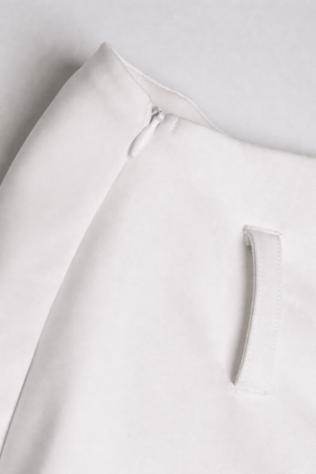 White Chilling Mini Skirt - BEEGLEE