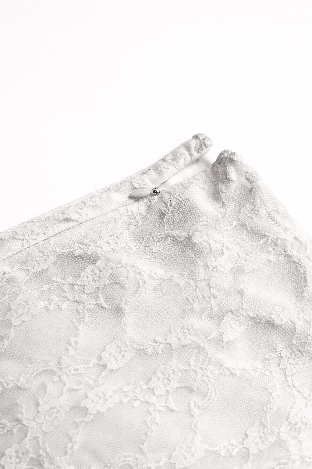 White Daina Lace maxi skirt - BEEGLEE